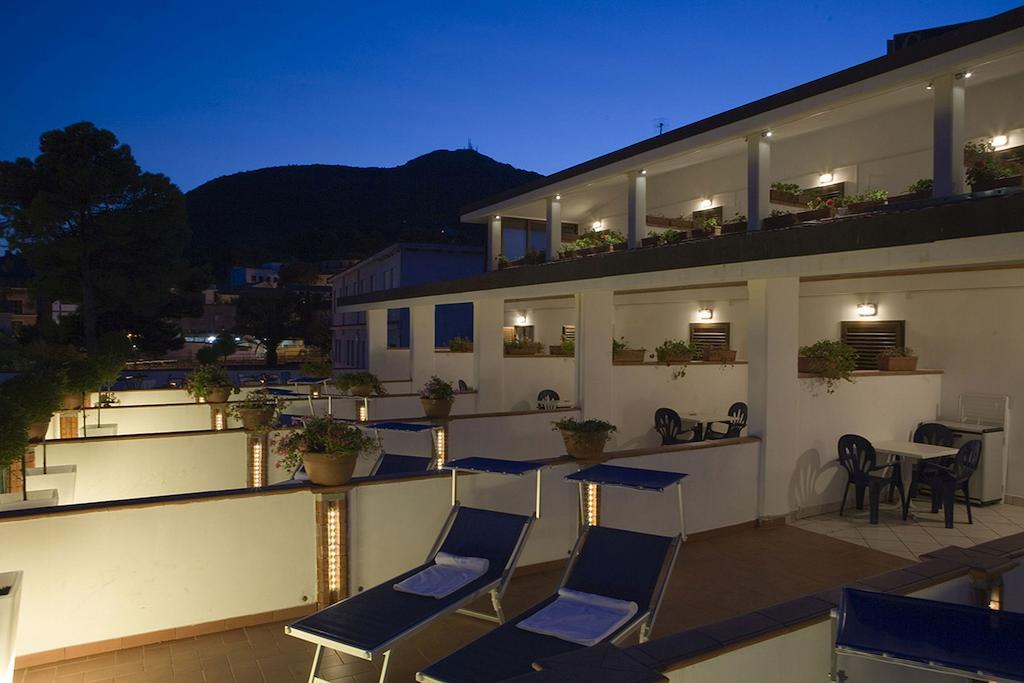 Hotel Ristorante Cavaliere Scario Kültér fotó