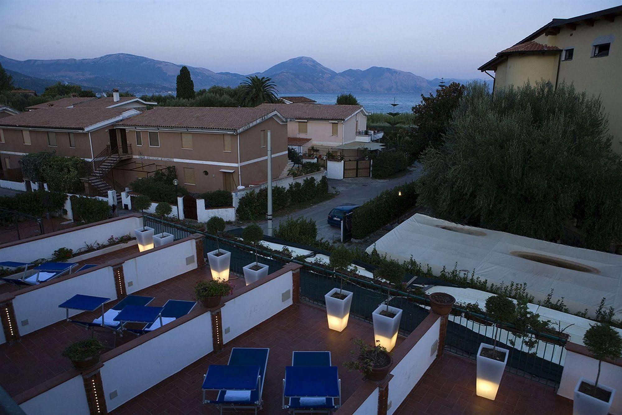 Hotel Ristorante Cavaliere Scario Kültér fotó